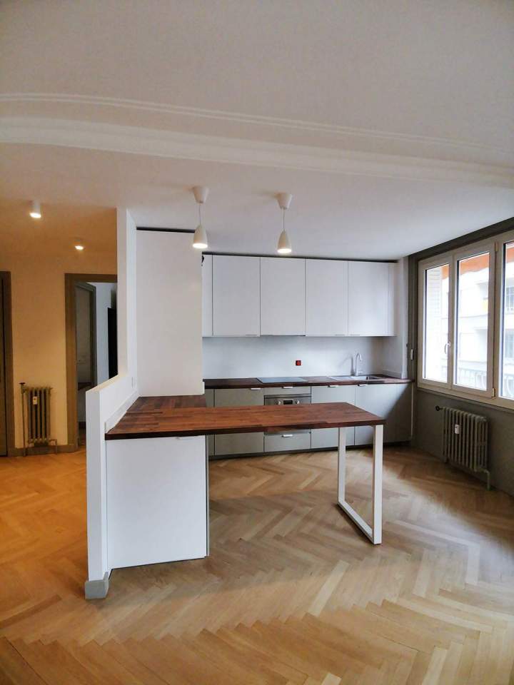 Agencement de cuisine sur mesure fonctionnel et esthétique.