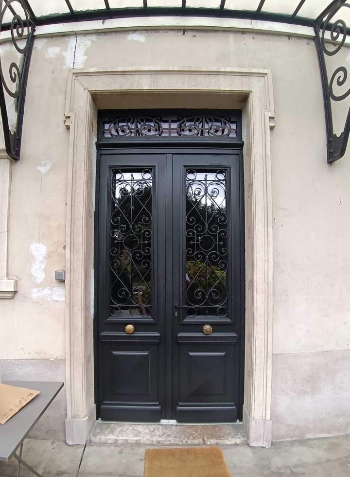 Pose de portes bois Écully